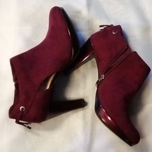 Liz Claiborne Burgundy booties